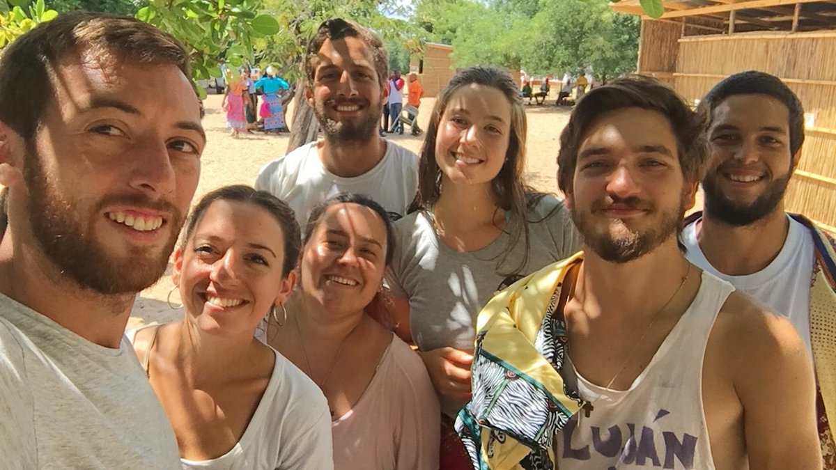 SomosDelMundoAC's tweet photo. Cerró la primera etapa de este verano, con 8 nuevas aulas en 5 escuelas rurales. El próximo lunes llegan nuevos voluntarios a #Mozambique para seguir trabajando #EstamosJuntos #TrabajoEnUnión https://t.co/LGRGQUc4fR