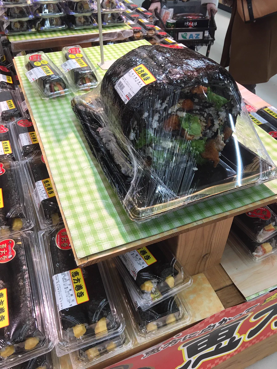 もはや恵方巻きじゃない？巨大すぎる恵方巻きがこれｗｗｗ