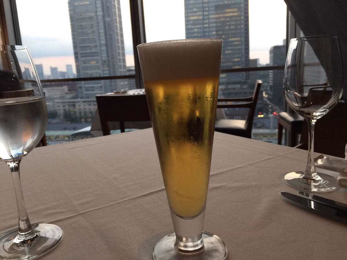 ・
昼間から
飲みやってまーす！笑

眺めもいいし
暇な時はここにこよーww

最高やん😊笑笑