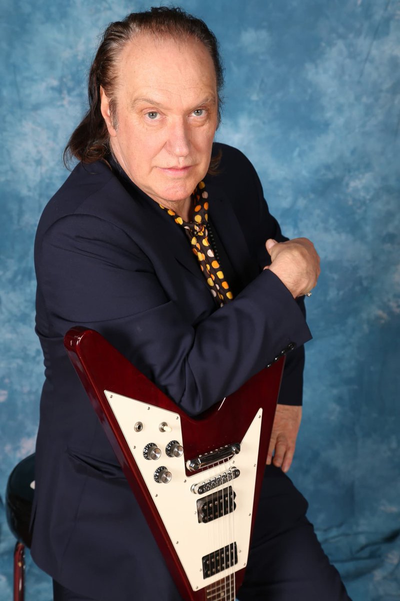 dittmay's tweet photo. #happpybirthday
#DaveDavies * 3. Februar1947 in 6 Denmark Terrace, Fortis Green, London, #England ist #Leadgitarrist und Mitgründer der englischen #Rockband #TheKinks. https://t.co/eVoTFwpasJ https://t.co/g5XpDu27Rk