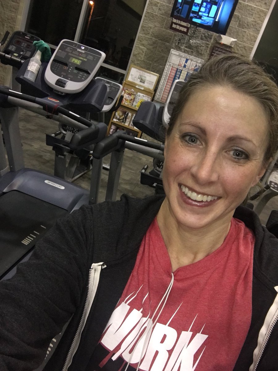 HeatherReplogle's tweet photo. Friday night at the gym! #RepMOhasheart @RepublicSchools @AHA_Missouri https://t.co/dxHrk4qt4K