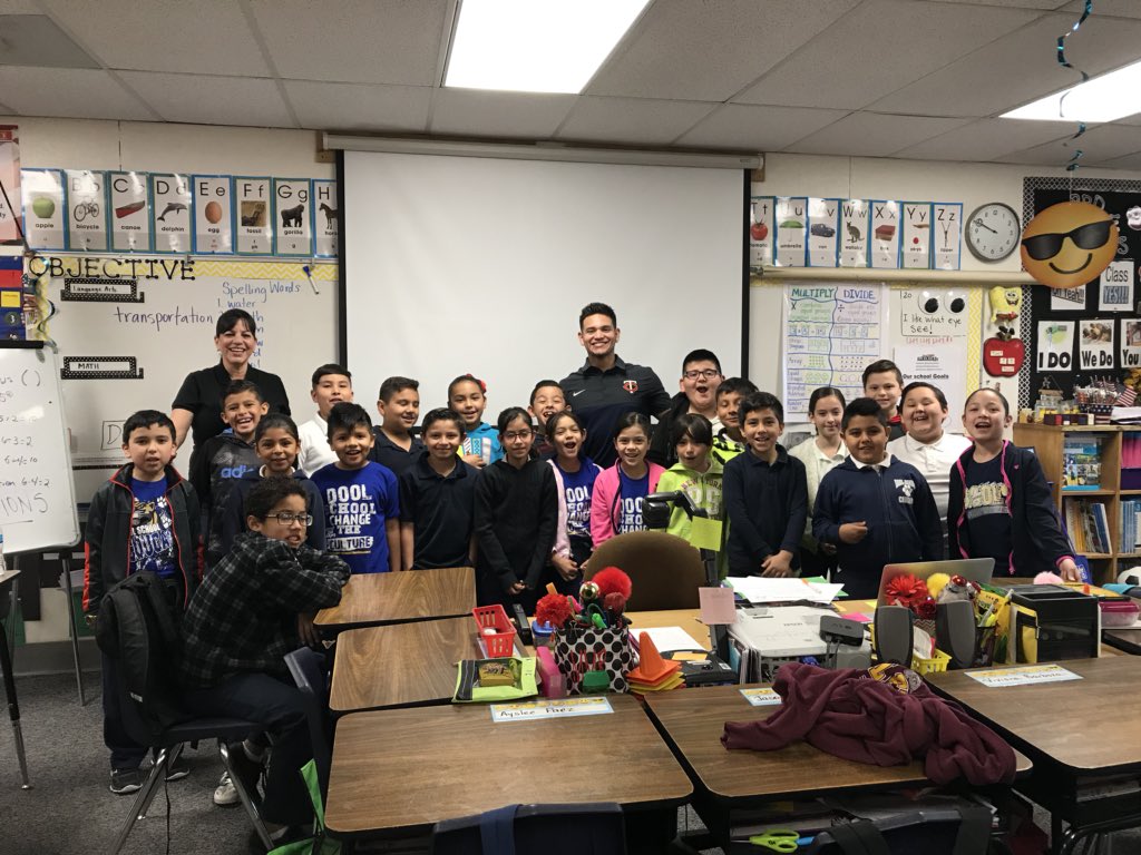 msjoanhanson's tweet photo. Thank you to presenting to our students and inspiring them to pursue their dreams @DoolElementary @msjoanfaus @Twins @K_Garci30 #Doolperseverance https://t.co/OESIMjE2nH