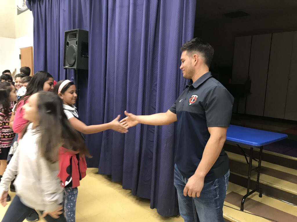 msjoanhanson's tweet photo. Thank you to presenting to our students and inspiring them to pursue their dreams @DoolElementary @msjoanfaus @Twins @K_Garci30 #Doolperseverance https://t.co/OESIMjE2nH