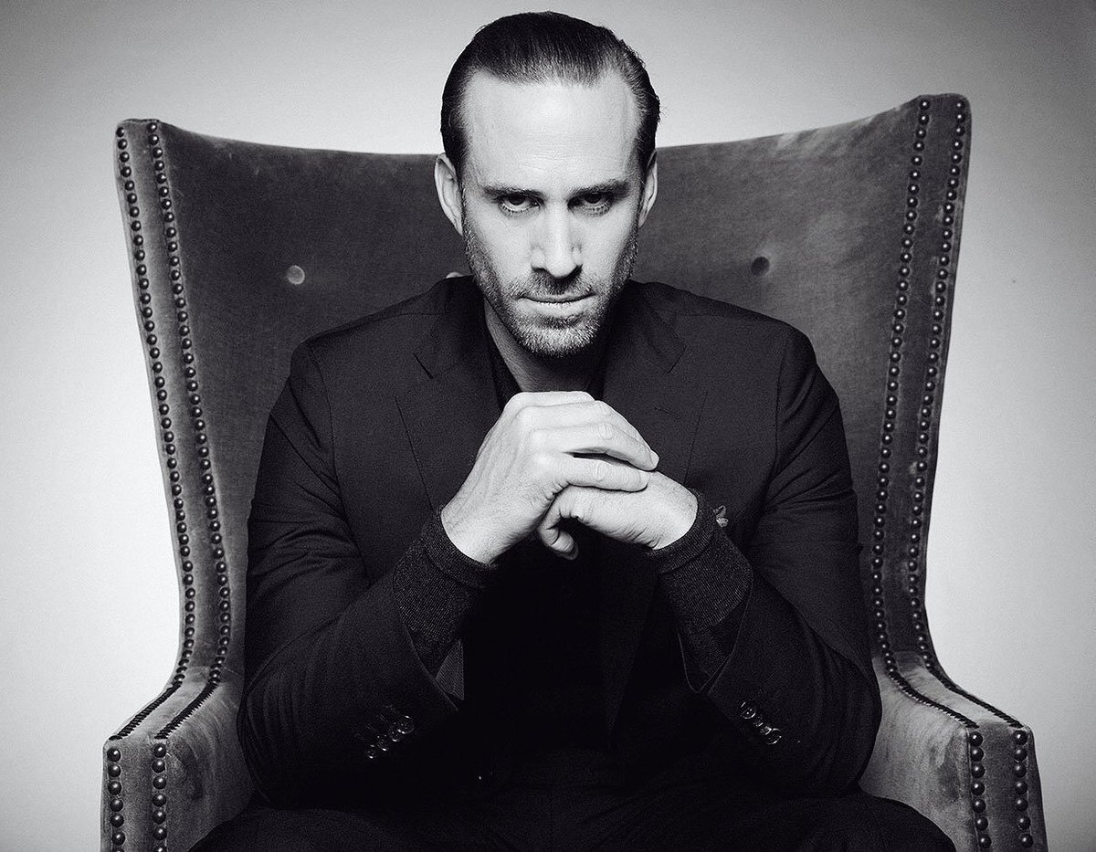 jfiennesfans's tweet photo. #JosephFiennes #FridayFavorites #FansiteFavorite #blackandwhitephotography by @msayles May 2017 https://t.co/Iv57hGMcY8