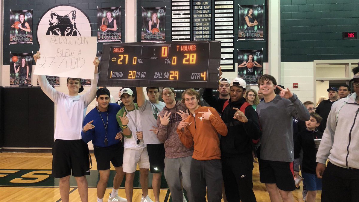 CarlieDill's tweet image. scoreboards don’t lie! football and basketball! #cppride 💚