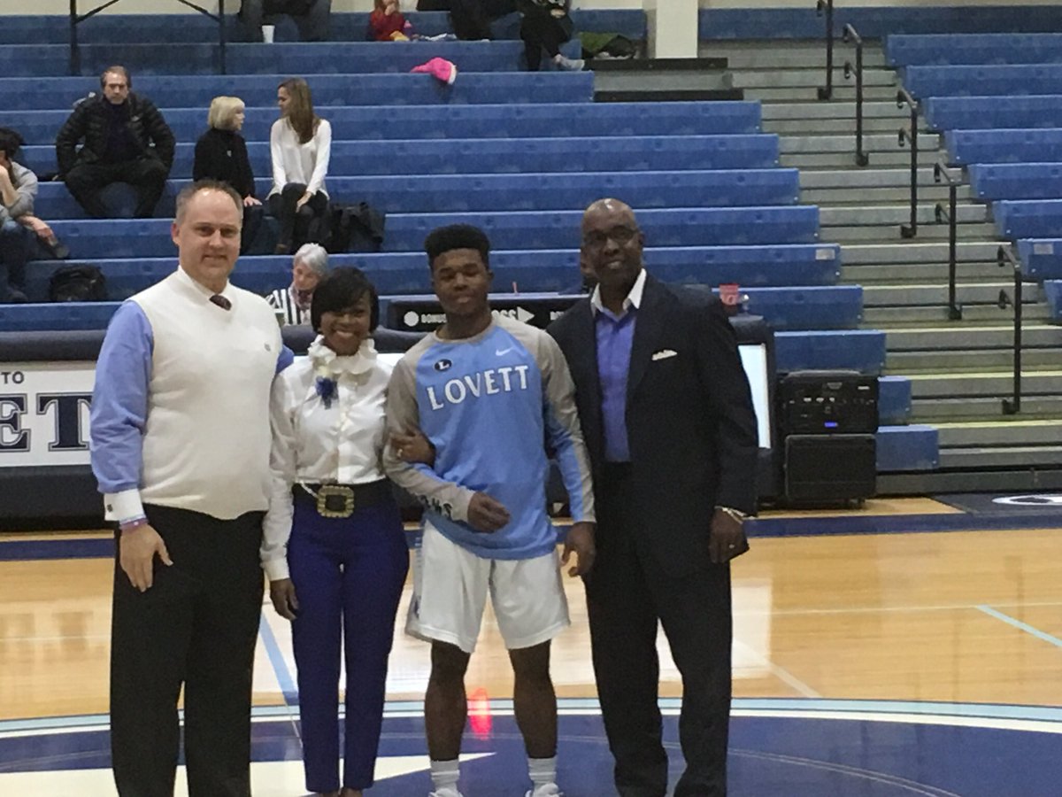 CoachJayOh's tweet photo. Awesome young man getting their due on senior night. 🦁🏀 @lovettathletics https://t.co/dLA9uGcW2p