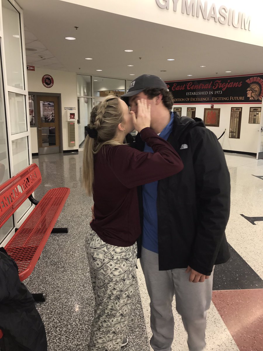 hannah_jooo4's tweet photo. PDA... but idc my bf is the best #moneypants #bballsectionals https://t.co/9465C0kF1T