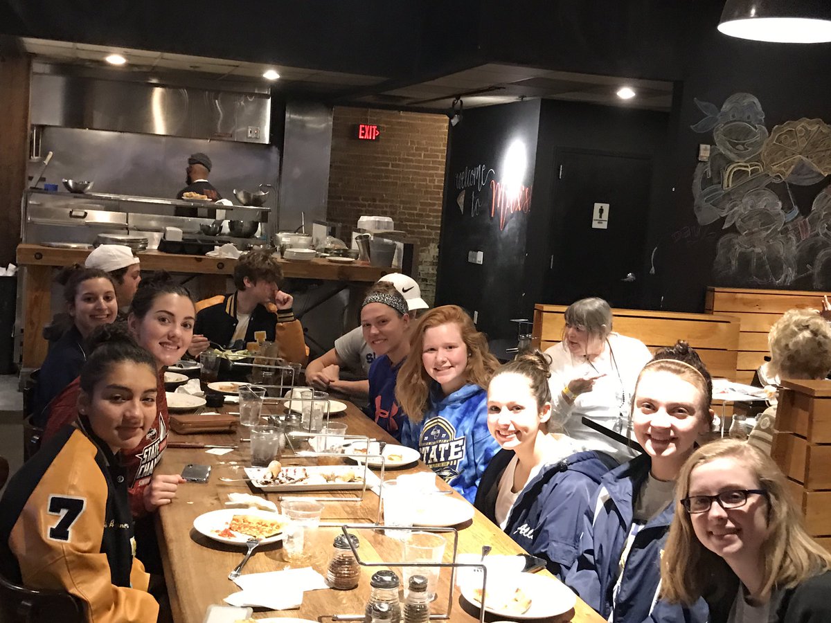 CharlesCrosby12's tweet photo. Yellow Jacket Swimmers enjoying a post meet dinner. Great job tonight! Headed back to the finals! #JDCSSWIM #JDCSPRIDE #JDCSNEWS https://t.co/5K417Rhg47