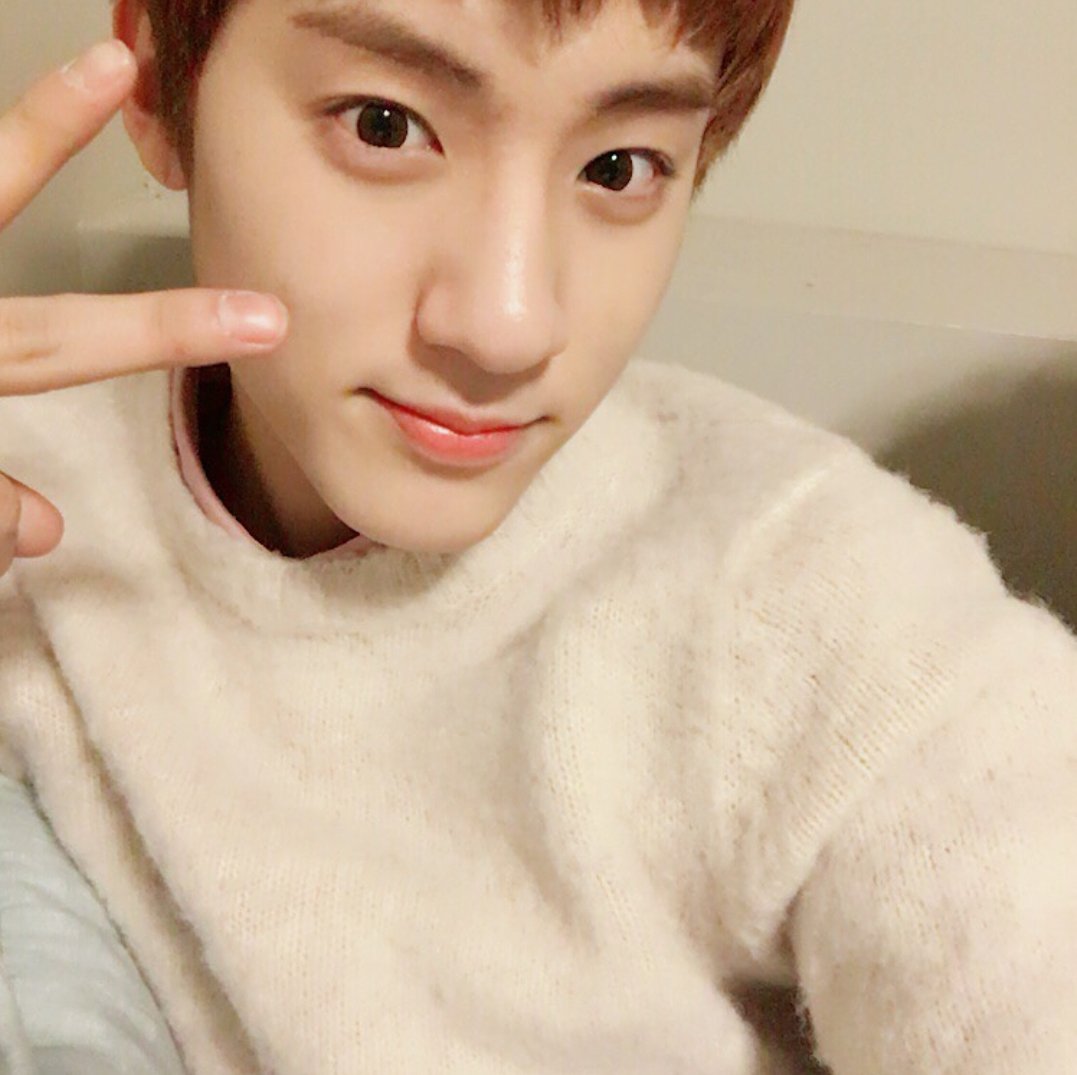 TheBoyz_br's tweet photo. [#PIC] 02.02.18 - Atualização do Instagram: 
 "Fazendo uma Selca com o aprendizado dado pelo mestre das selcas." 

 https://t.co/bC8bmEBw5H

#THEBOYZ #더보이즈 #Q #ERIC #Juyeon https://t.co/zegcLr21Tg