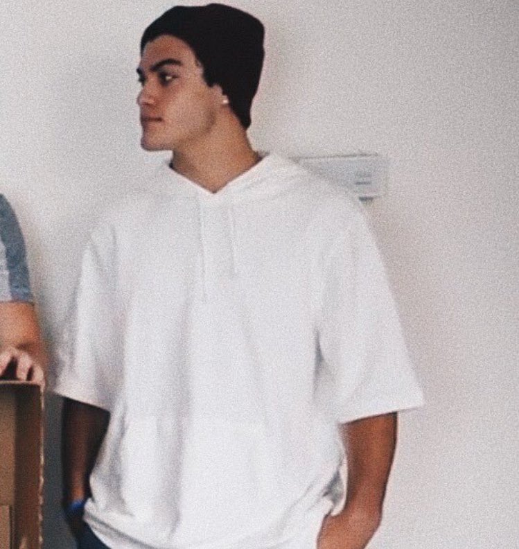 iimaginedolan's tweet photo. Imagine
You and Ethan are making a video for YouTube explaining how you guys are dating. The whole time he just stares at you mesmerized https://t.co/2Hsbsy6ziW