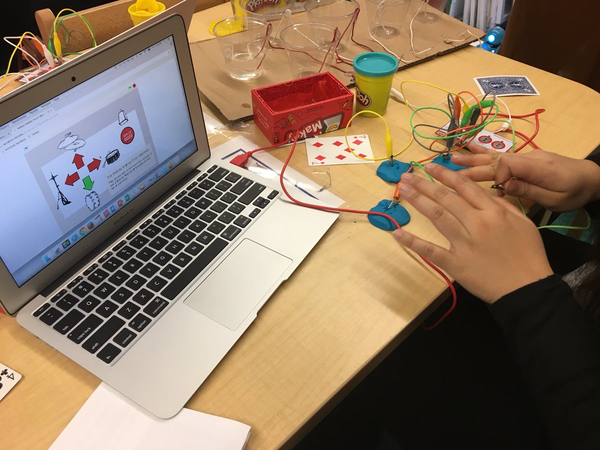 M_Tse12's tweet photo. Fulfilled day of learning!! #makeymakey #puzzlet #hummingbirdrobotics #scratch #cs4all #ShowcaseSchoolsNYC @PS62ChesterPark @ps130m @333MFSC @NYCSchools @sepjrnyc @learningdrive @timeoutdad https://t.co/VCl9EjaBNY