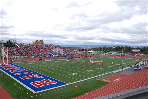 XavierRoman23's tweet photo. Honored to announce I will be continuing my academic and football career at SHIPPENSBURG UNIVERSITY!!🔴🔵 @sav14age @MCBDCLB @ShipFootball #GoRedRaiders https://t.co/tks0hTFgjl