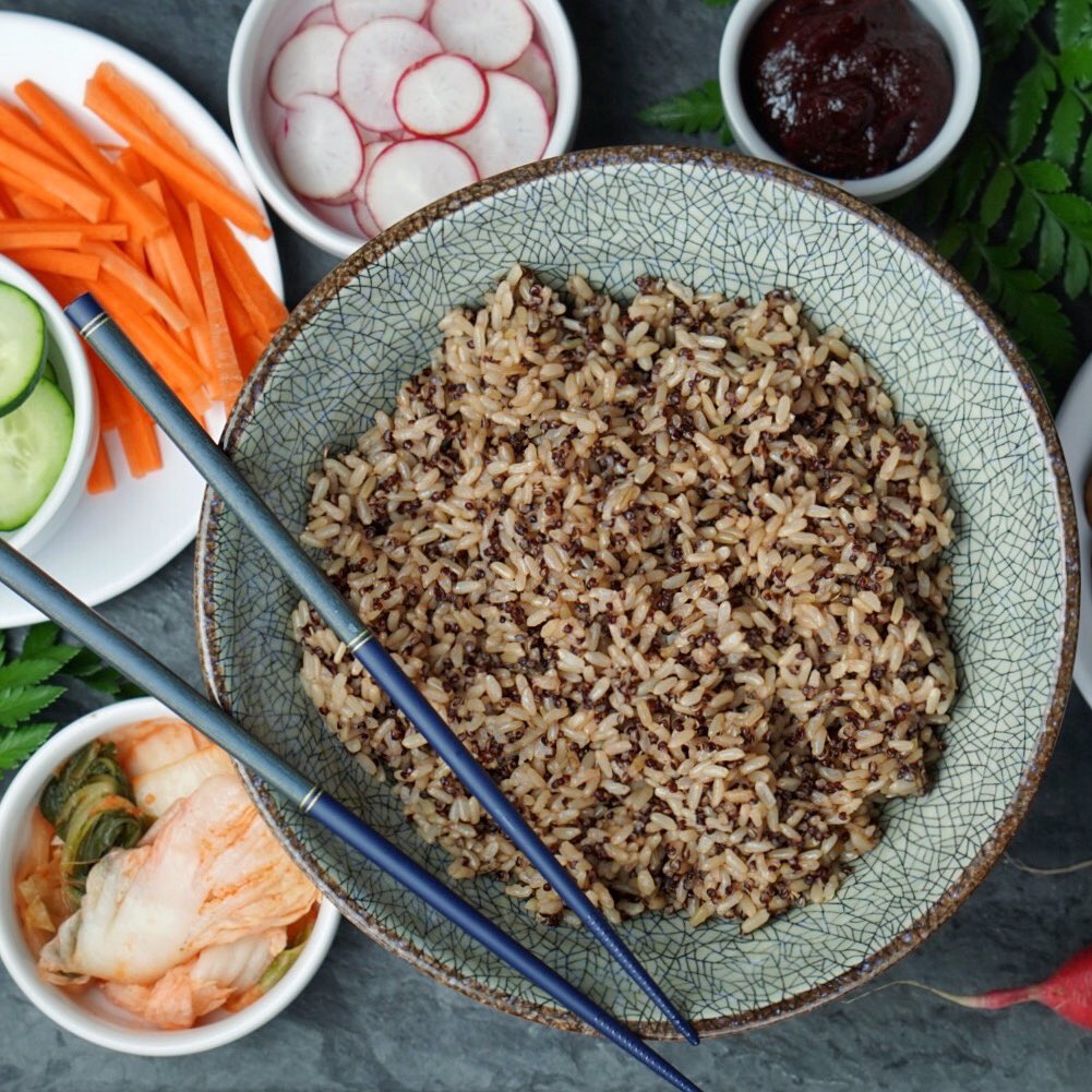 cplinthekitchen's tweet photo. Meal prep doesn’t have to be boring! 🍲 Our Bibimbap bowl is super fast and easy. Just heat up Minute® Ready to Serve Brown Rice & Quinoa and top with veggies, kimchi & gochujang sauce. #MinuteResolutions #FromOurKitchen @MinuteRiceUS AD https://t.co/xN1JkF09LB https://t.co/Sfm5wAaOD3