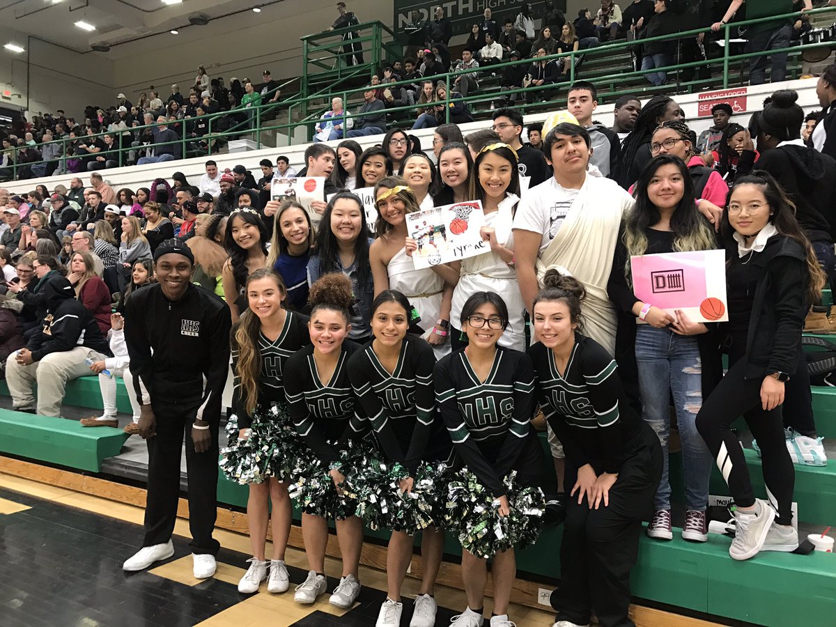 nhs_bearsden's tweet photo. BOTH TEAMS WENT NUTS! S/o to everyone who cheered on our players tonight. #PBN 💚

Girls Final: 49-40
Boys Final: 81-71 https://t.co/odGsBMHoHW