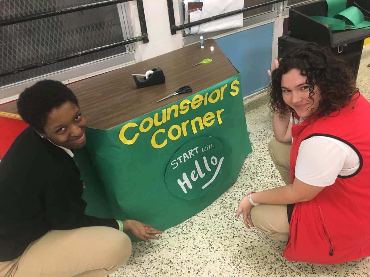 GiaBess's tweet photo. Getting ready for upcoming #startwithhelloweek #miamistartswithhello #sandyhookpromise @CutlerBayMiddle https://t.co/hN1gH4KJEn