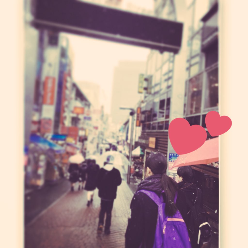 _mihi's tweet photo. 修学旅行❤️
毎日毎日楽しくていつのまにか終わってた😭
また行きたい！！
飛行機は怖かった✈️
しかも誕生日サプライズが二回もあって嬉しかった！！
さやとみさきには感謝💓
先生方もありがとうございます😊
こんな、誕生日祝ってもらって🎉サイコー！！！ https://t.co/LqyLy0BGkz