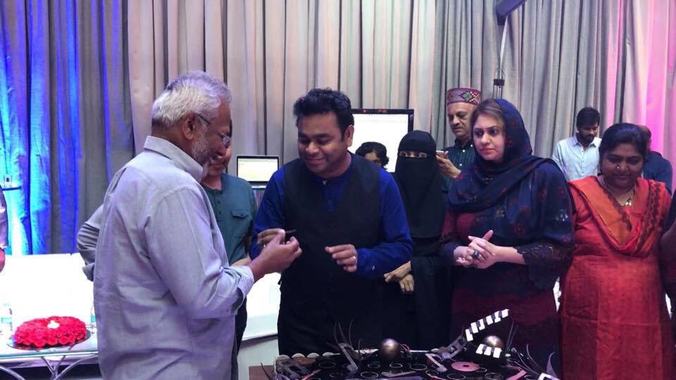 ARRahmanFC24x7's tweet photo. #Throwback #ARR50 #ARRahman https://t.co/Qw0t7G5h8I
