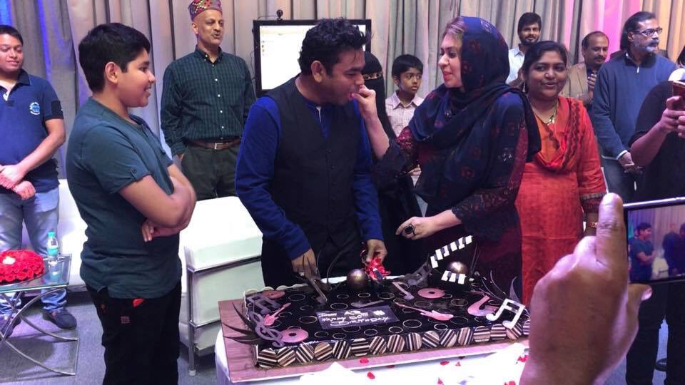 ARRahmanFC24x7's tweet photo. #Throwback #ARR50 #ARRahman https://t.co/Qw0t7G5h8I