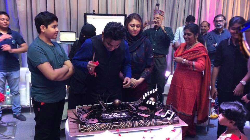ARRahmanFC24x7's tweet photo. #Throwback #ARR50 #ARRahman https://t.co/Qw0t7G5h8I