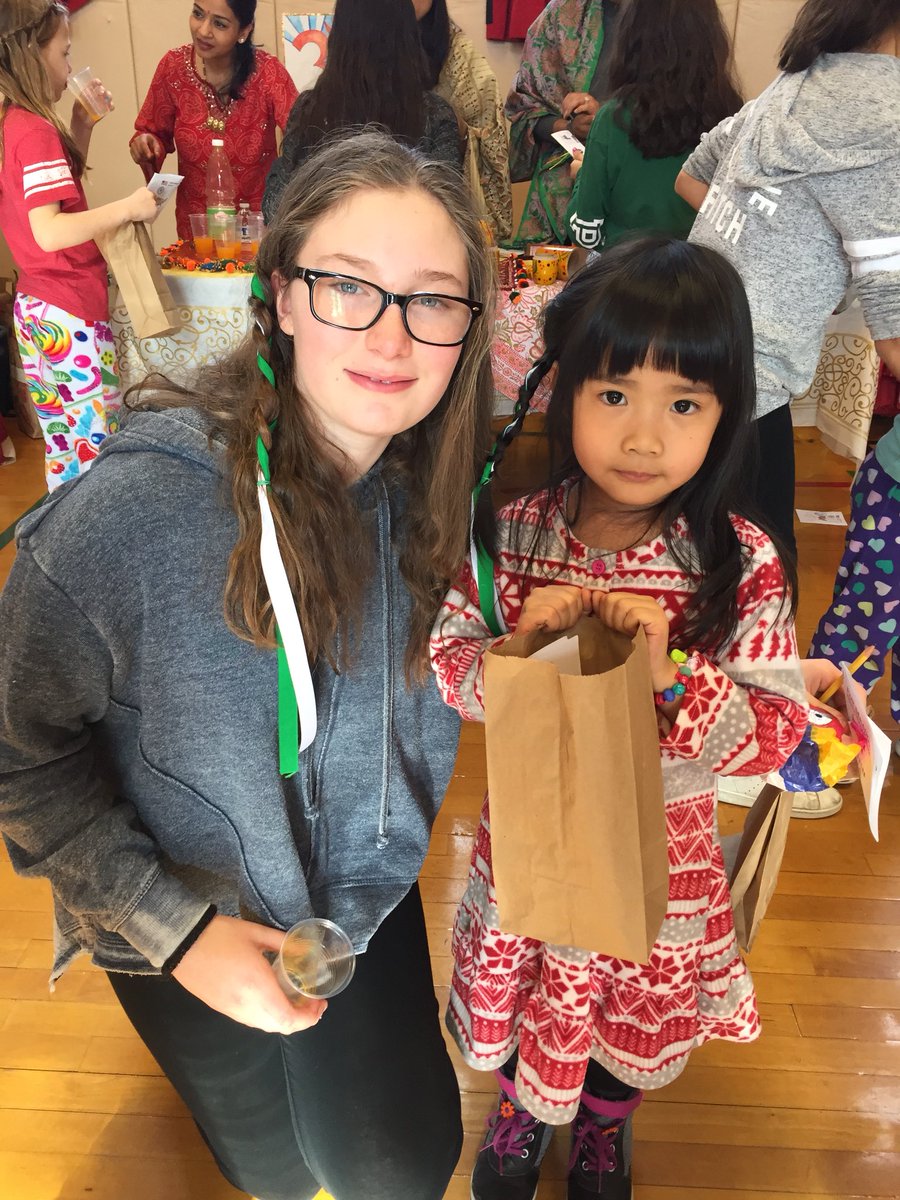 KeahLarsen's tweet photo. Such a great afternoon at the Multicultural Fair with our buddy class! #FoxMeadowPride @MarshallsMakers https://t.co/t2YTYt4SMb