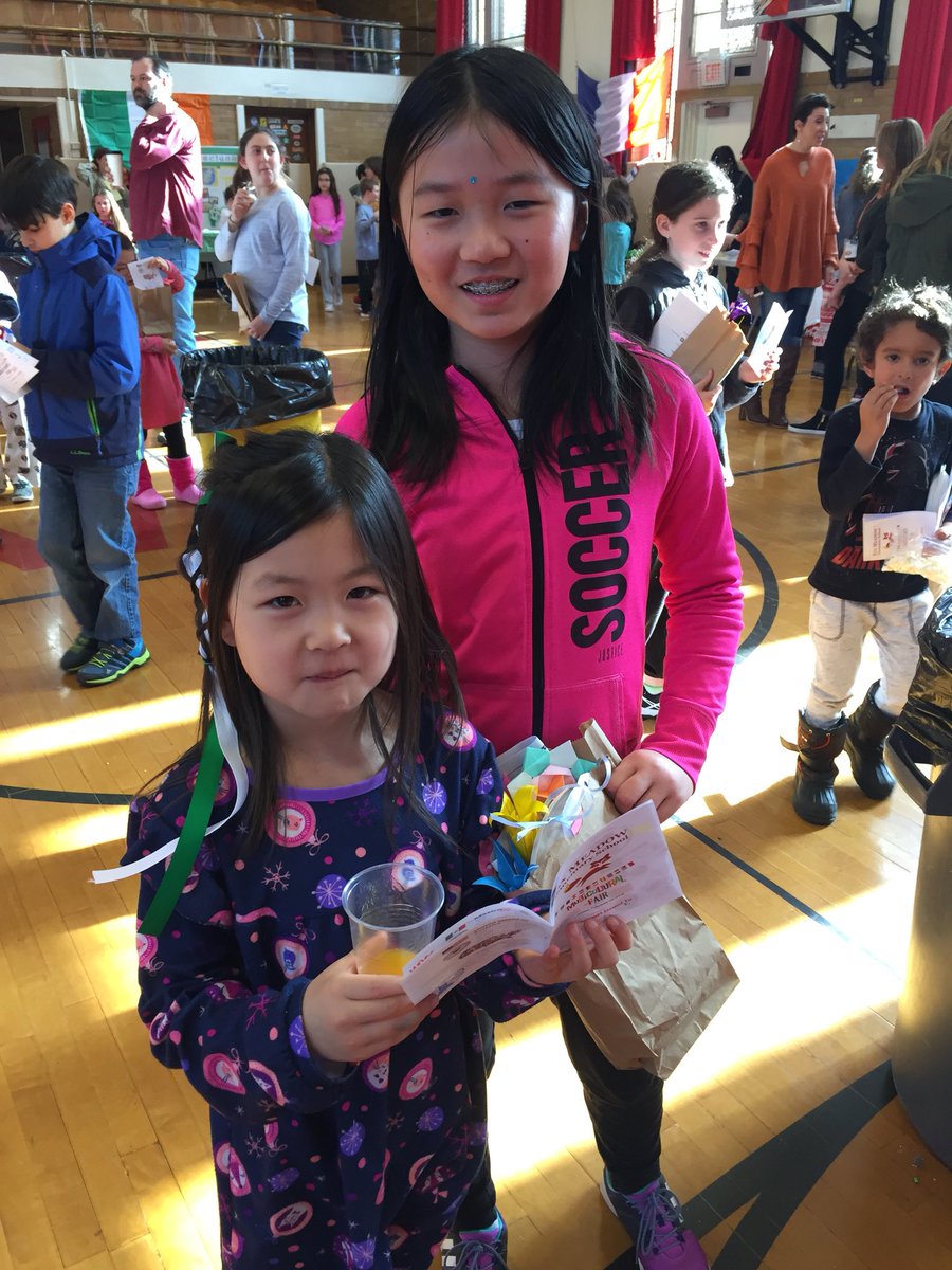 KeahLarsen's tweet photo. Such a great afternoon at the Multicultural Fair with our buddy class! #FoxMeadowPride @MarshallsMakers https://t.co/t2YTYt4SMb