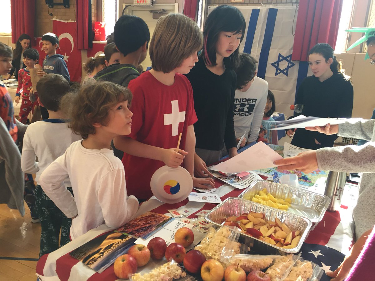 KeahLarsen's tweet photo. Such a great afternoon at the Multicultural Fair with our buddy class! #FoxMeadowPride @MarshallsMakers https://t.co/t2YTYt4SMb