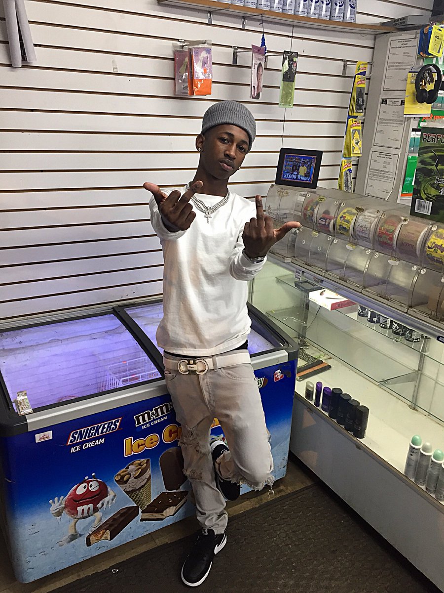 NLBAVEDO's tweet photo. I’m older than 21 you fucking with a SAVAGE Hoe❤️😤💧
#ForeverFlyy #DoubleF #RedBudBabyOutNow🔥
#J4B2OutNow🔥 https://t.co/YurTXXSKQv