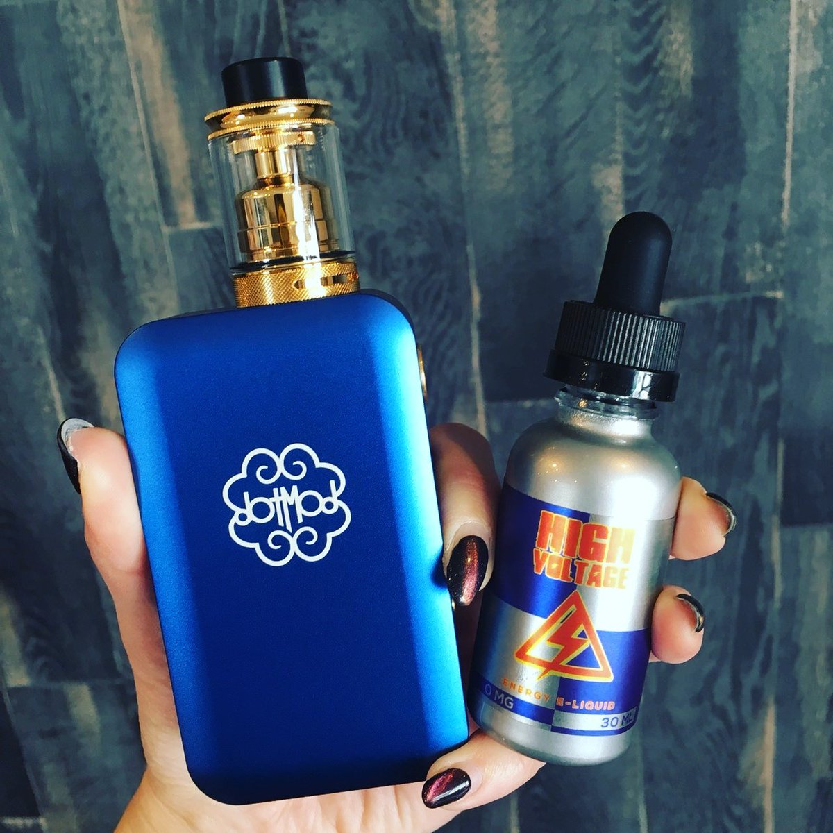 VAPEMARCHE's tweet photo. おはようございます☀️
#dotmot #HIGHVOLTAGE で
#はんちぇ です🙌🙌🙌✨
#vapemarche #vape #電子タバコ #電子タバコ専門店 #ベイプ #禁煙 #爆煙 #苫小牧 #北海道 https://t.co/HlP52wUuao