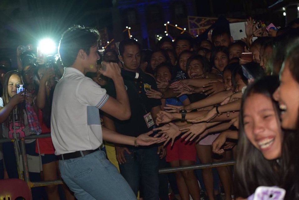 dulcepanzo's tweet photo. Grae Fernandez   @graecamfer    performing  for the Pamulinawen Festival at Aurora Park Laoag City in Ilocos Norte.    @starmagicphils   @StarMusicPH   @ABSCBN  @ASAPOFFICIAL   @benchtm   @BCbench   #BenchEveryday https://t.co/hQ7qVWAci8