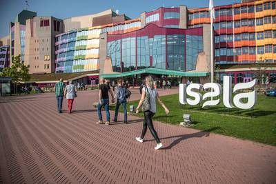 De_Stentor's tweet photo. In het Isala ziekenhuis in Zwolle kun je met een game de operatiekamer op https://t.co/2BAkdD23g6 https://t.co/byCM39V7eE