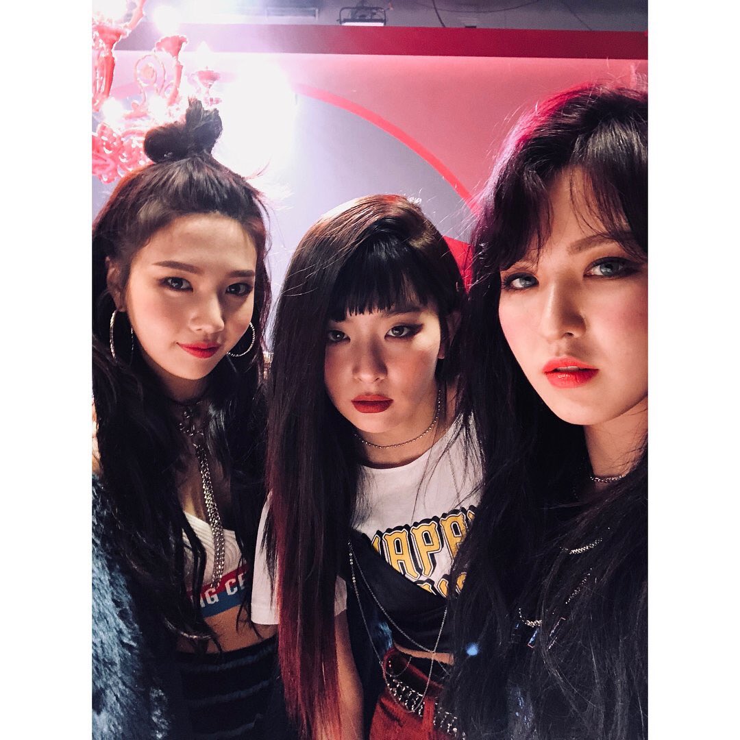 5REDVELVET's tweet photo. [OFFICIAL] 180203 RED VELVET Instagram update
https://t.co/rimGYy14Ok https://t.co/GQAl7Tbhub