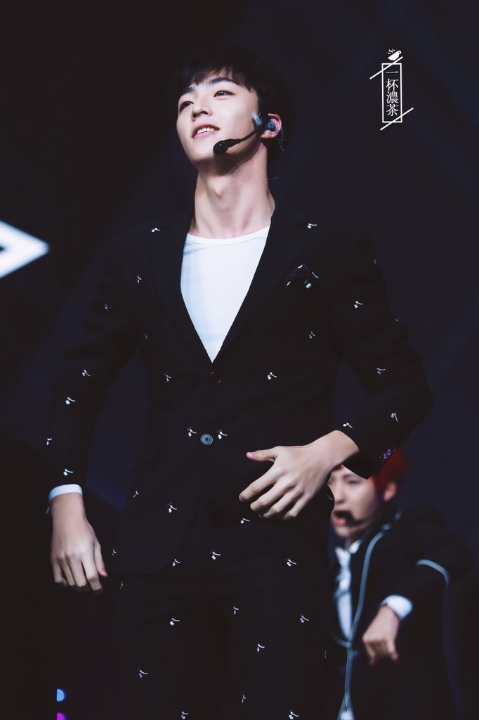 #陈立农 
#偶像练习生 
#chenlinong 

180107 HD 4p