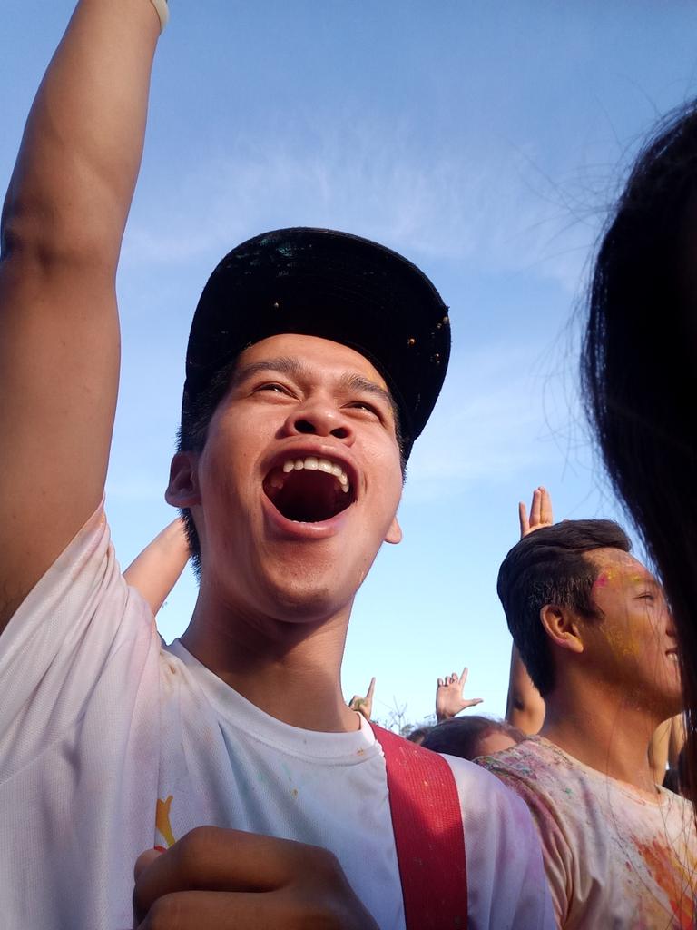 RIgual498121's tweet photo. Isisigaw go ang pangalan mo sa buong mundo!! Jesus!! β
#ColorRun2k18
#OneWayJesus https://t.co/D5MLevx8W6