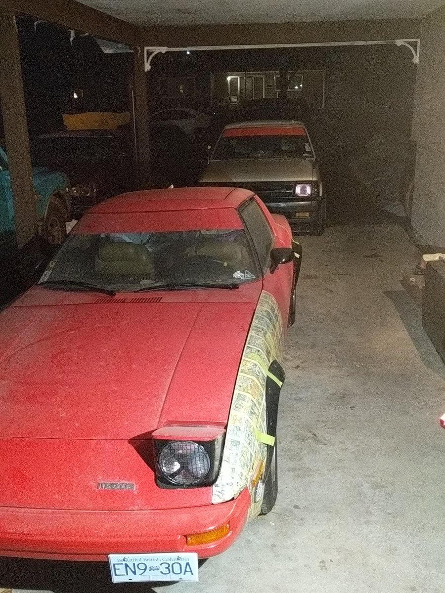 CoffinKatz's tweet photo. Late night work #mazda #RX7 #minitruck #b2200 #TeamNoSleep #insomnia #Hooligans #drift #Japanese https://t.co/adHtnkG15D