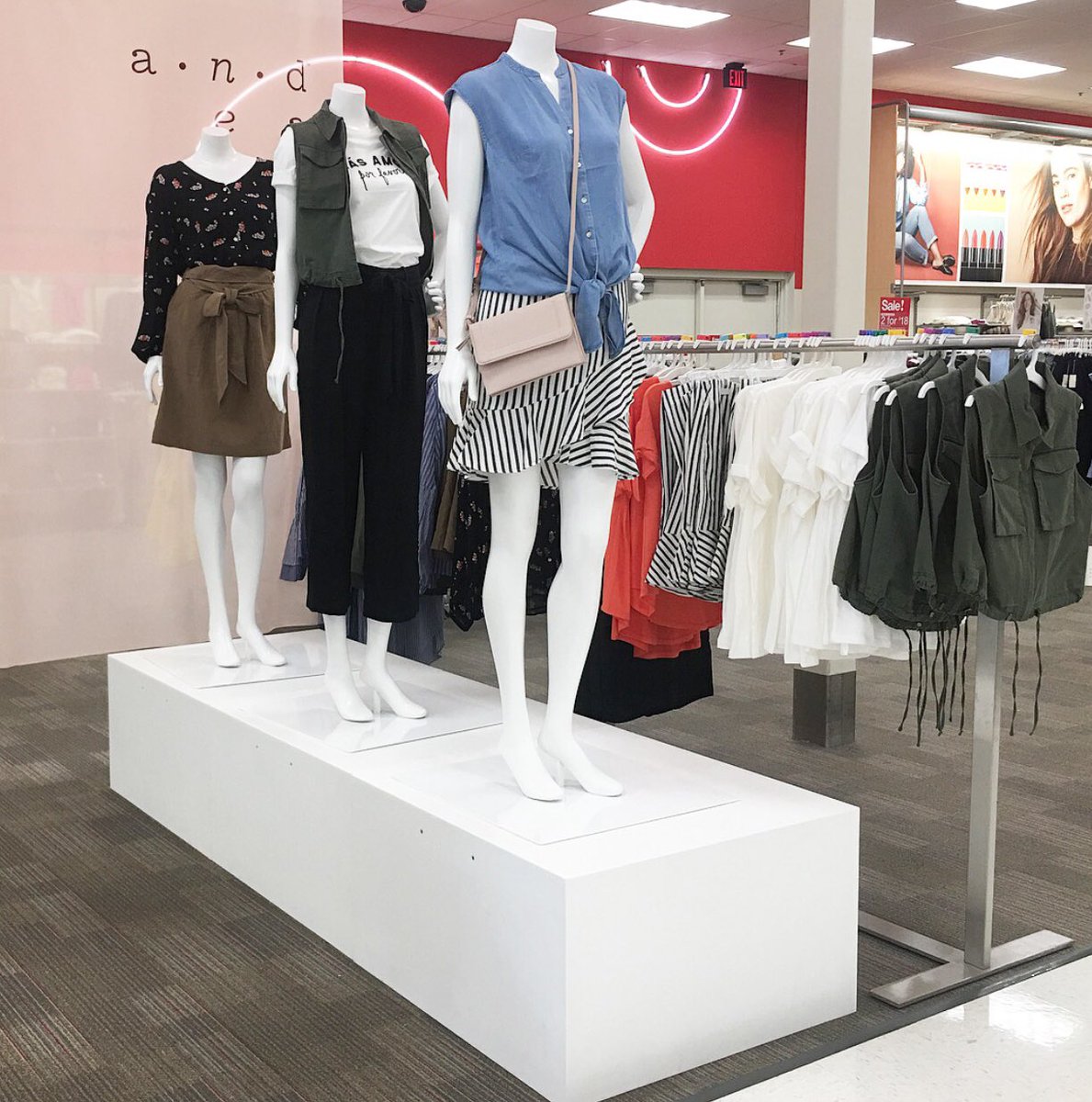 visuallynatalie's tweet photo. Always a favorite shop! ❤️ #anewday #target #targetstyle #targetvml #style #ootd #fashion #t2205 https://t.co/tWj6fcuf2q