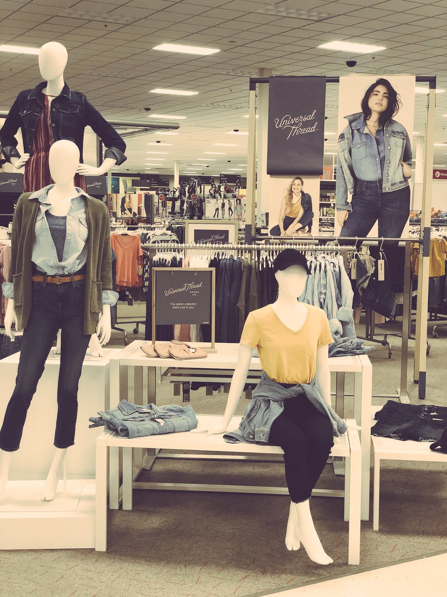 Welcoming Univeral Thread to #1484 has already been a huge hit with our guests.  #G199UniveralThread #R100FindYourFit <a href="/StephHelvie/">Steph</a> <a href="/JenieBrisson/">Jenie Brisson</a> <a href="/JenniferBlum13/">Jennifer Blumhoefer</a> <a href="/robospack/">Rob Ruetten</a>