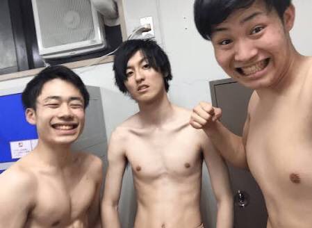 _______Ryuu714's tweet photo. たくましいww
そして一人デカい…
そして一人細い…
そして一人筋肉質…

#なんか言いたいわけじゃない 

ダホくんとシルク笑ってんのにペケがww https://t.co/cjEsWyo8do