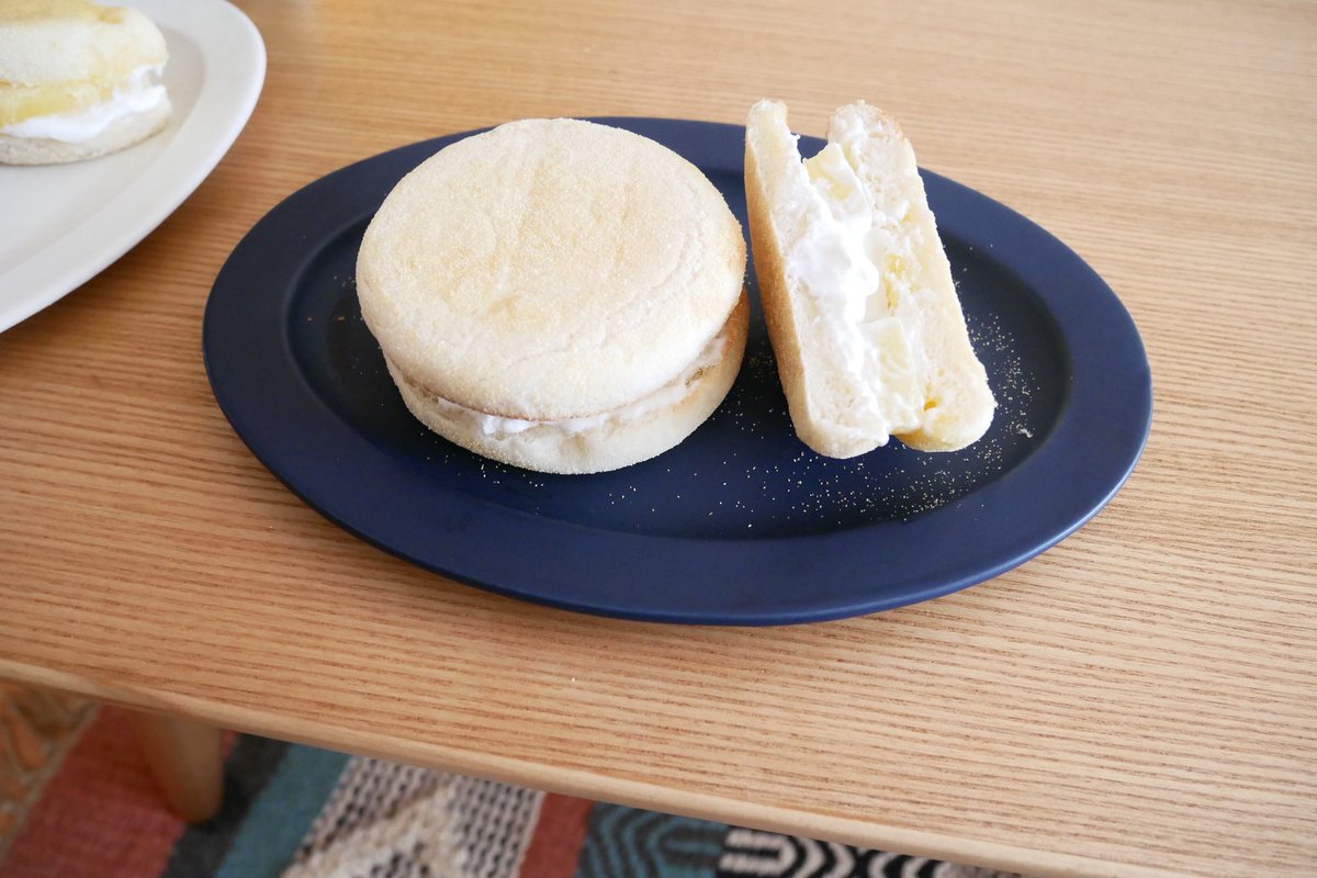 あるこむ 夜中の2時じゃないけど いのまま のイングリッシュマフィンのフルーツサンドを作りました バター乗せてトーストした マフィンがうまい いのまま オカヤイヅミ あるこむ 夜中の2時じゃないけど いのまま のイングリッシュマフィンのフルーツサンドを作りました バター乗せてトーストした マフィンがうまい いのまま オカヤイヅミ