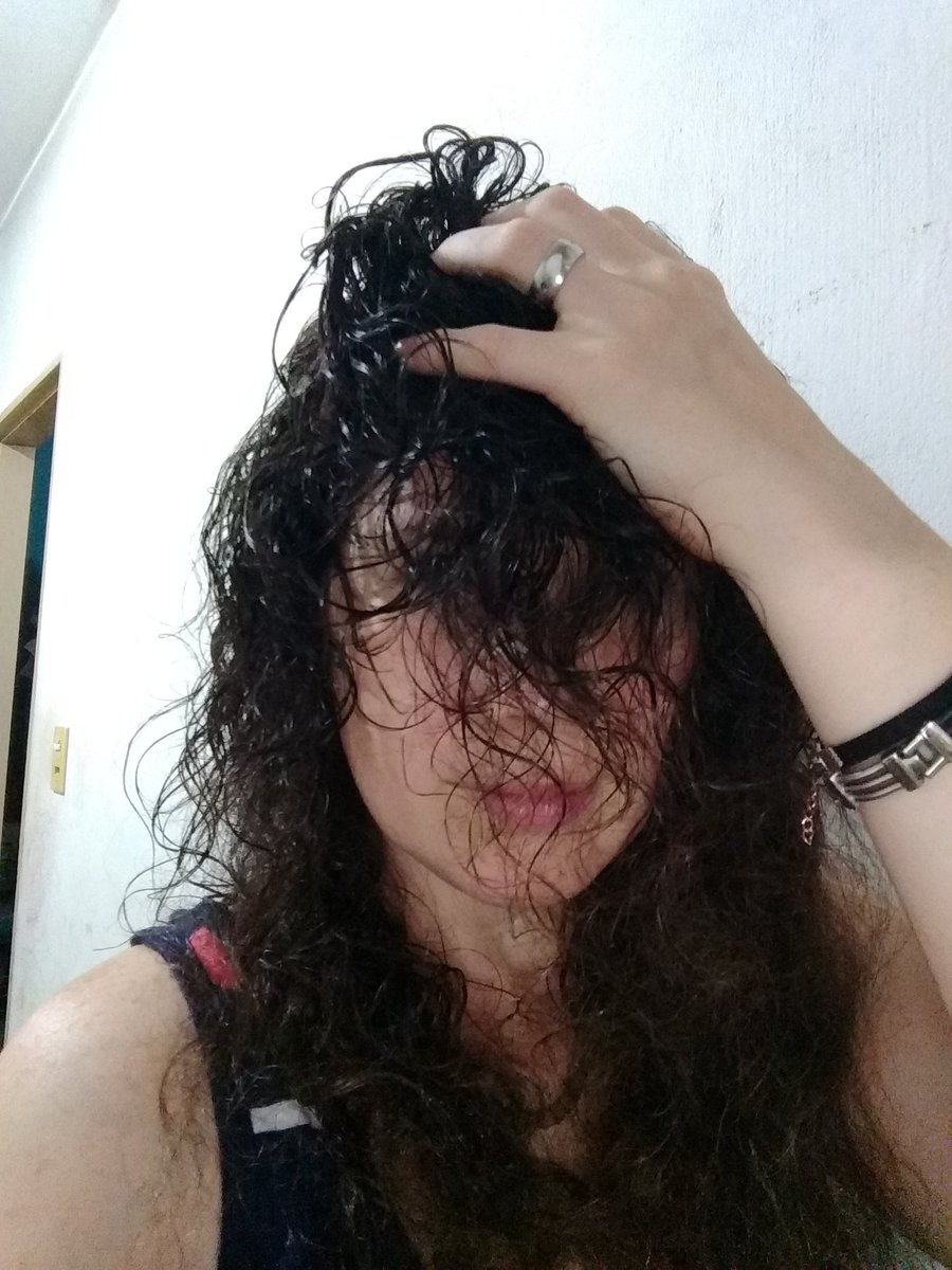 chilvita's tweet photo. Ducha y a dormir... 
#PelosLocos #MiPoderComoTwitteroEs NULO Jajaja #3Feb #calor #Verano2018 #baño #ducha #SeguimeYTeSigo #folloMe #follo4follo #FollowBlack #SabadoDeGanarSeguidores #madrugada https://t.co/65apTXQ6ZI