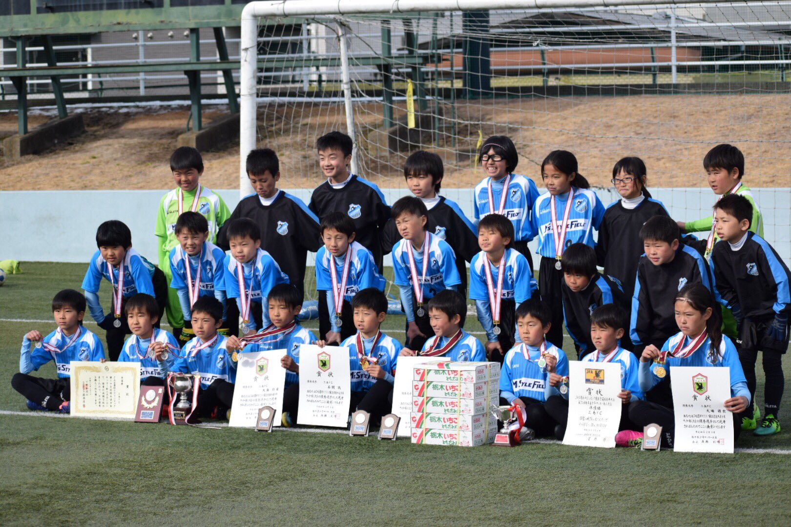 シュッチ 今日は少年サッカーの新人戦を観戦 優勝 Fc Valon 準優勝 三島fc T Co Xg9ysy2w52 Twitter