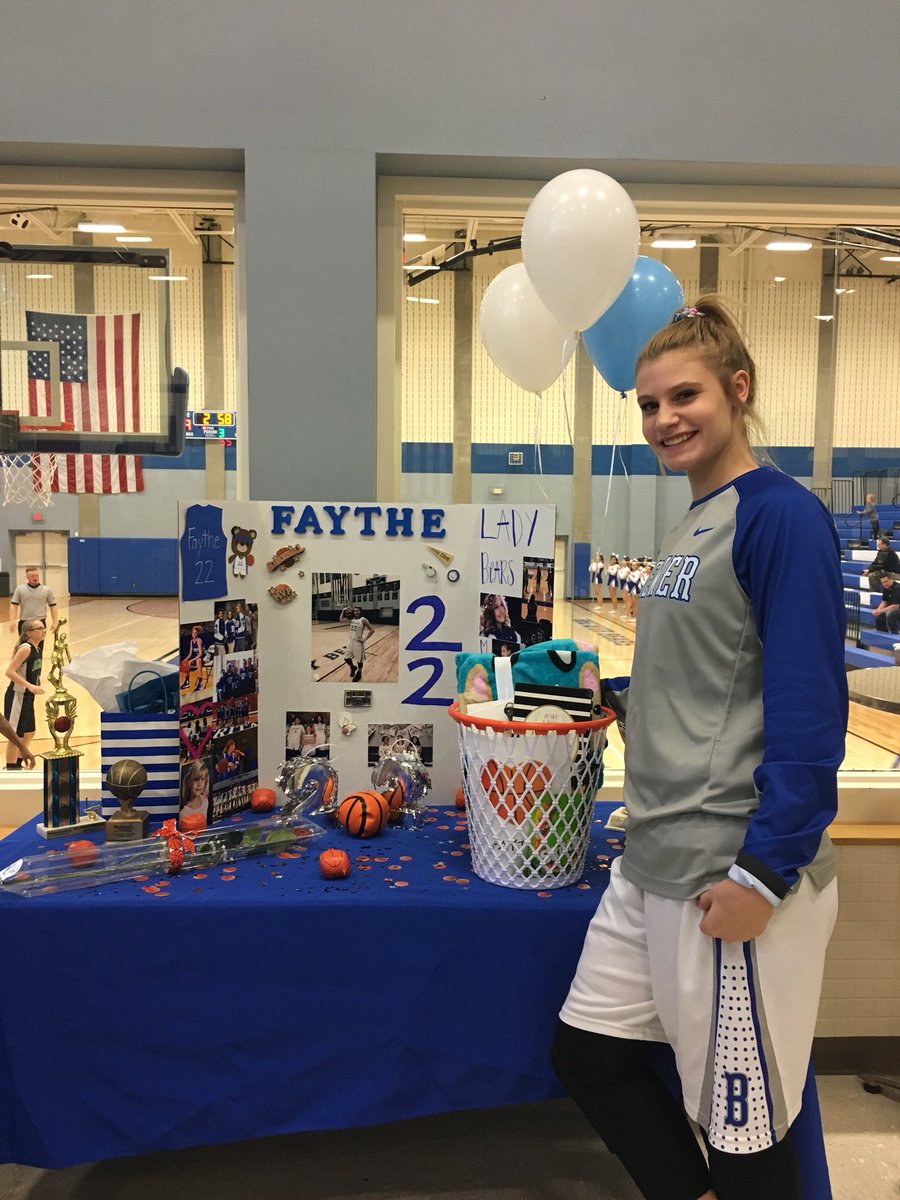 ladybearhoop's tweet photo. Senior night!! https://t.co/Gj1VO78mL4