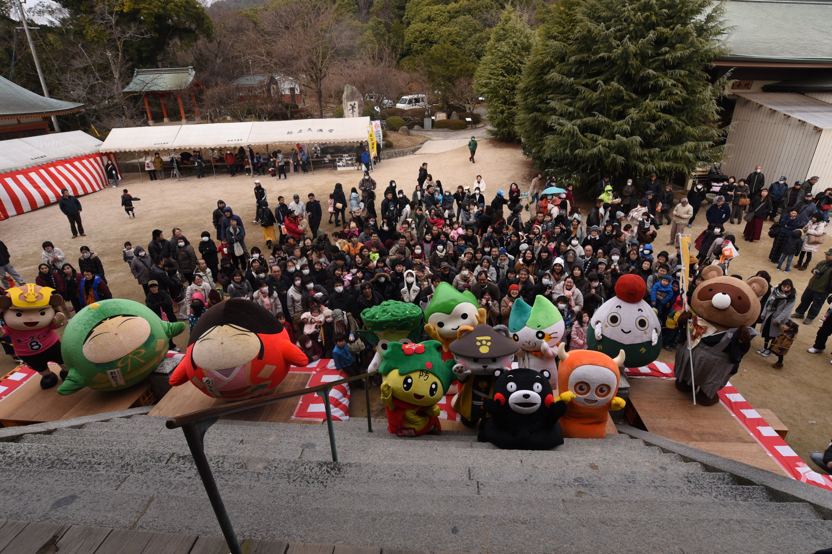 防府天満宮 開運豆まきのお知らせ W 日時 2月3日 16時 場所 春風楼前広場 年男 年女のほか ゆるキャラのちょるる たぬ防 ヤマミィ おおちゃん うっちー ホープ君 ぶっちー にゃん はなっこりん よねちゃん くまモン ビープくんが豆まき
