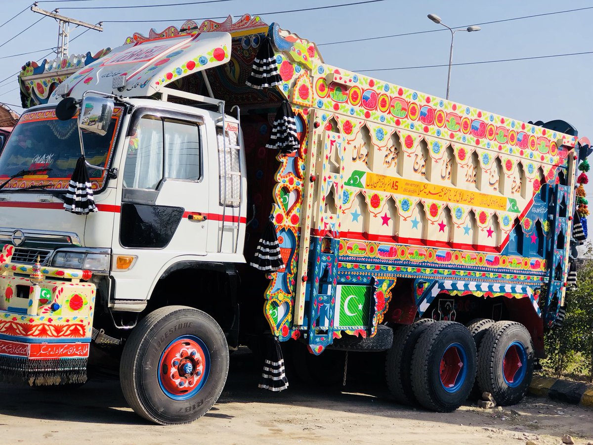 ninistan tweet media