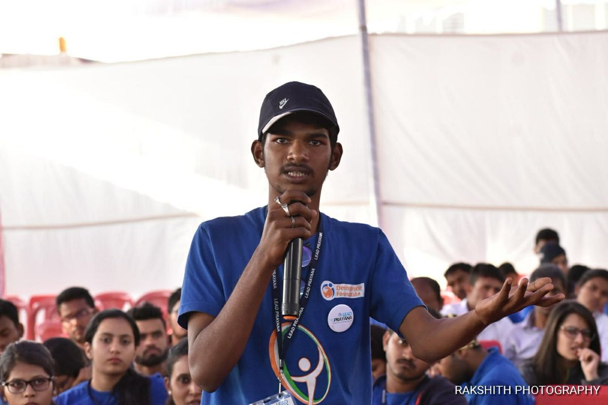 dcseLEAD's tweet photo. Have a look at the clicks where the LEADers are getting their queries /doubts cleared from the speakers!
#YuvaSummit18 #Hubballi  #dfindia #dflead #dfsandbox #DD2018 
@Skill_Gurukul https://t.co/iBONNlkHci