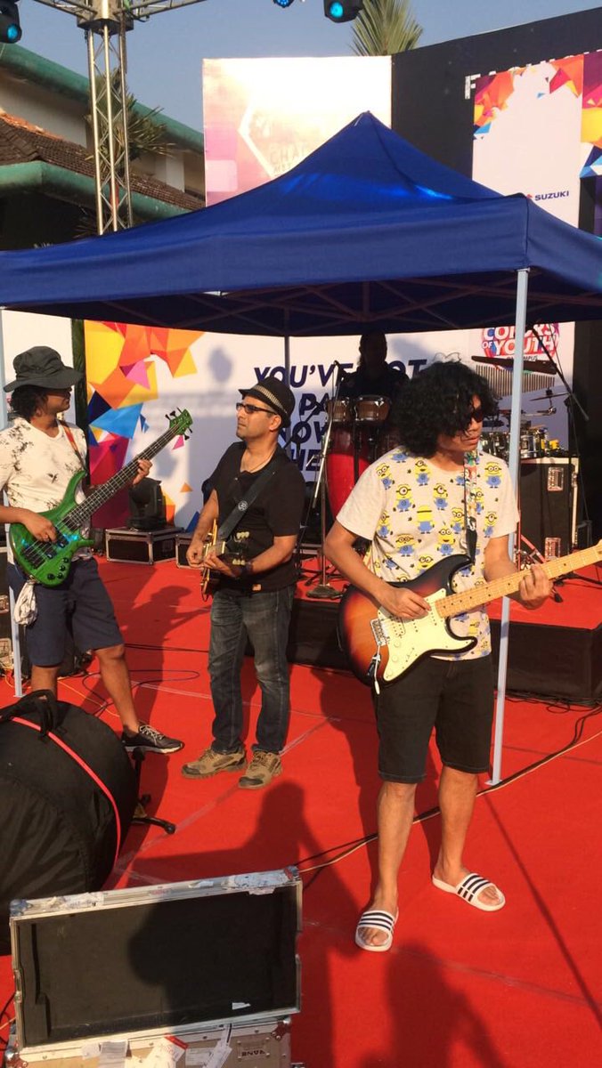 FarhanLiveBand's tweet photo. #Soundcheck and #SnapCheck has been done for tonight show😉... #IIMkozhikode #FarhanLive sees you soon 🛵  @IIMKozhikode https://t.co/44cdScnx0F