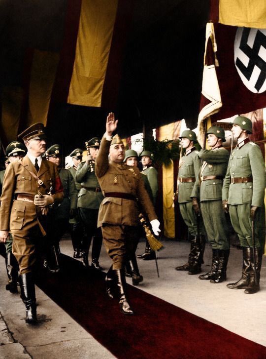 XBescos's tweet photo. "La lista de Franco para el Holocausto"
El régimen franquista ordenó a los gobernadores civiles (1941) elaborar una lista de judíos que vivían en ESP. El censo, que se entregó a los nazis, incluía datos laborales, ideológicos y personales de 6.000 judíos.
https://t.co/AWqN6oKOX0 https://t.co/KCqczTzAyi
