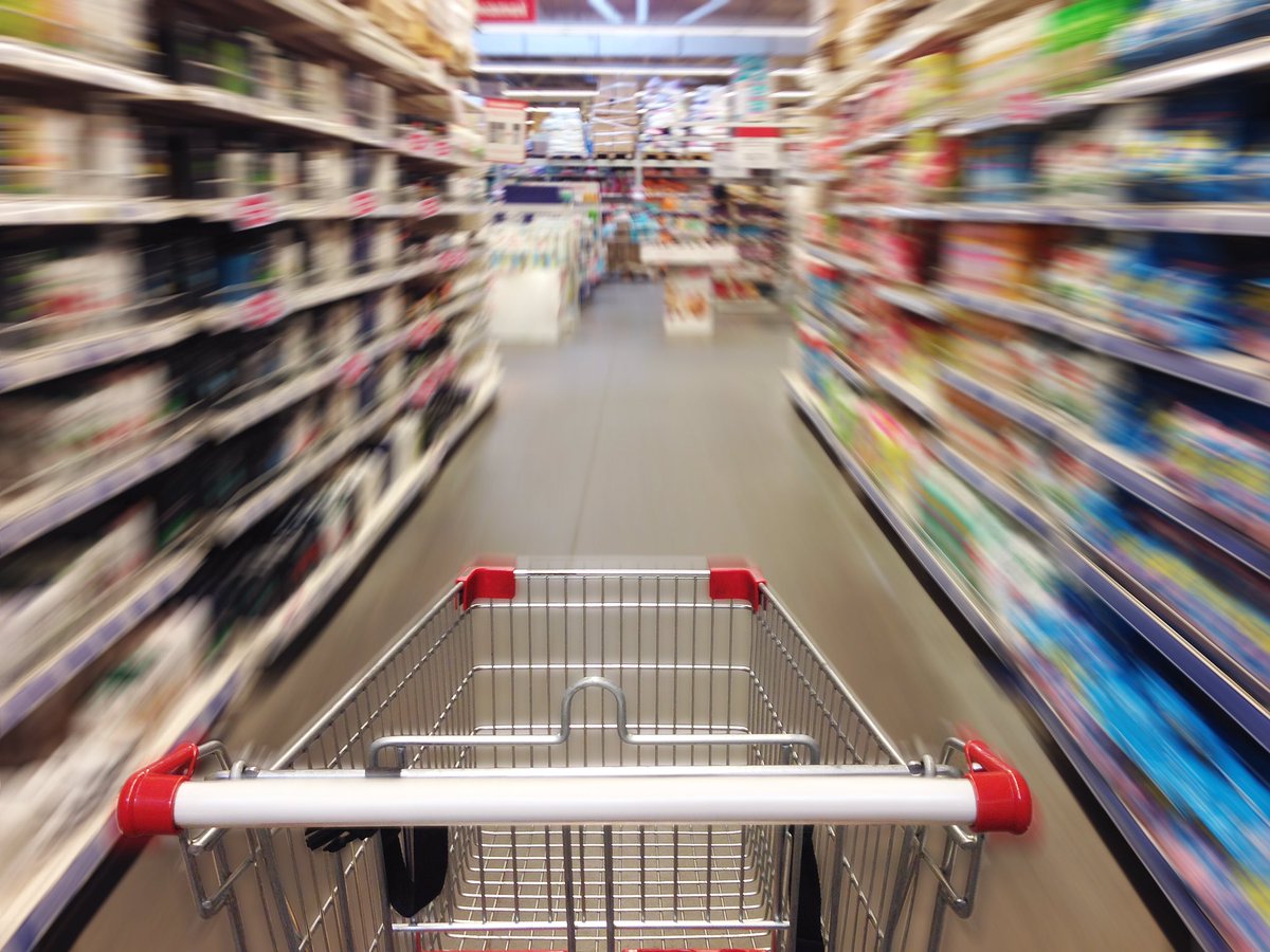 IslaMondial's tweet photo. Bon Courage pour les courses!
Et on sait qu'il en faut pour slalomer entre les réductions et les allées bondées!
N'oubliez pas de faire le plein d'@IslaMondial au rayon Halal!
C'est essentiel pour passer une bonne semaine!
#islamondial #lescourses #halal #epreuve #caddie https://t.co/YNZYOS12po
