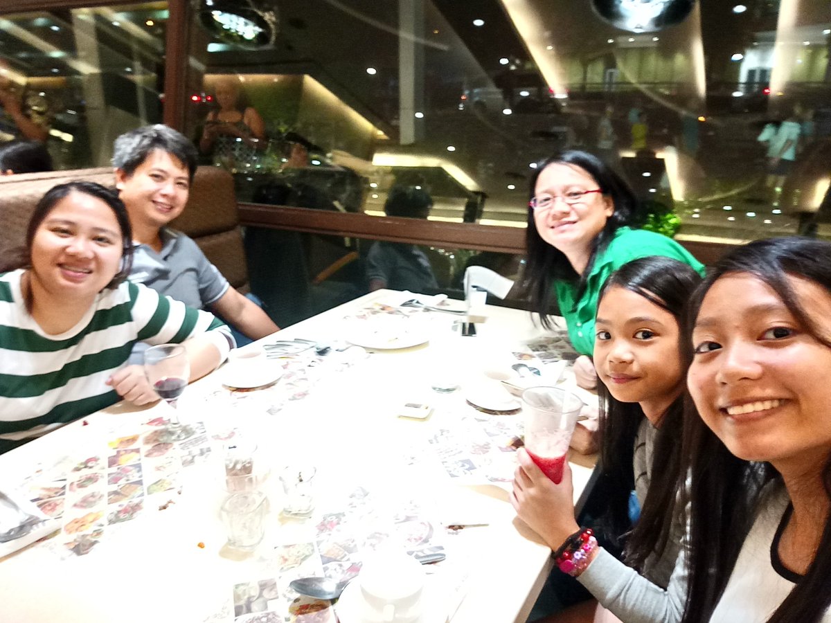 iprincessjoshm's tweet photo. My heart and my tummy are sooo full #Buffet101 🐷✨ https://t.co/x3leXmKpC2