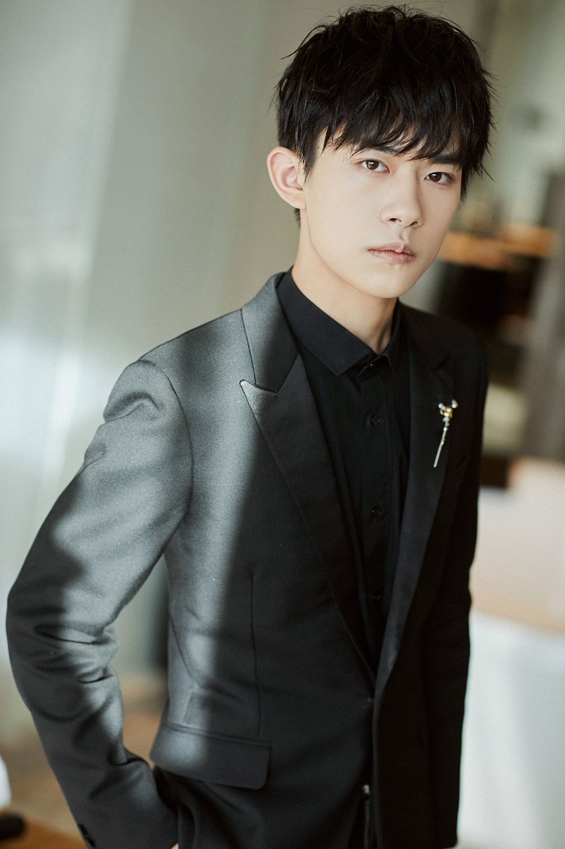 JacksonYee_YT's tweet photo. Chilled out at New York and back from the Big Apple, let’s have fun with #JacksonYee at 放肆一下
Let time shapes your face , and let the surroundings feel your youth power. When my eyes I look at you, there is not a need to ask whether light exists at the end of darkness. https://t.co/dym60nqHO9
