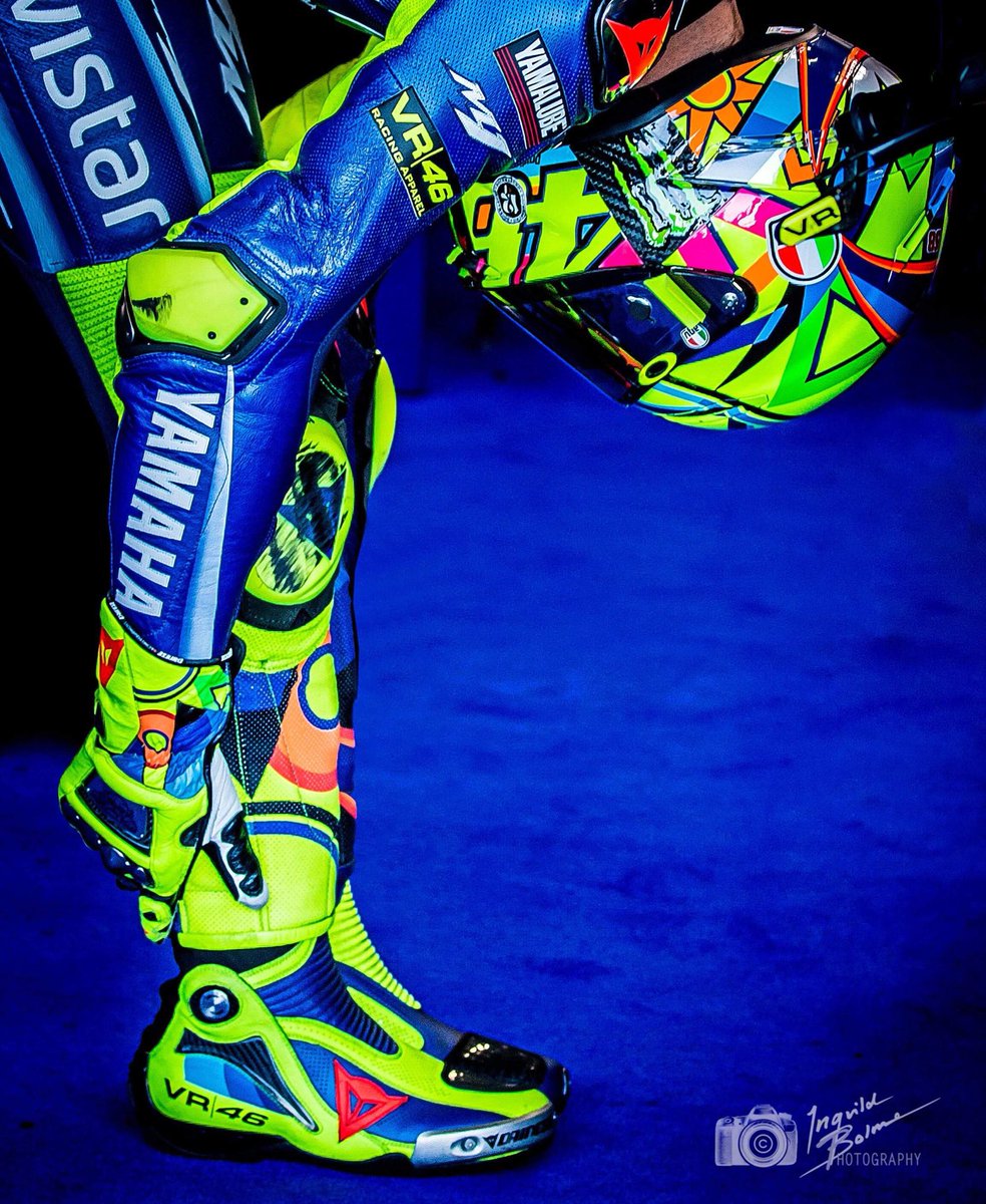 Ingvild_B_Photo's tweet photo. @ValeYellow46 stretching out his @dainese leathers before the very first 2018 winter tests @CircuitValencia Nov. 2017. 
@AGVHelmets #VR46 #MotoGP 
@YamahaMotoGP 
📸 by me / @Ingvild_B_Photo https://t.co/9uya90bVUL